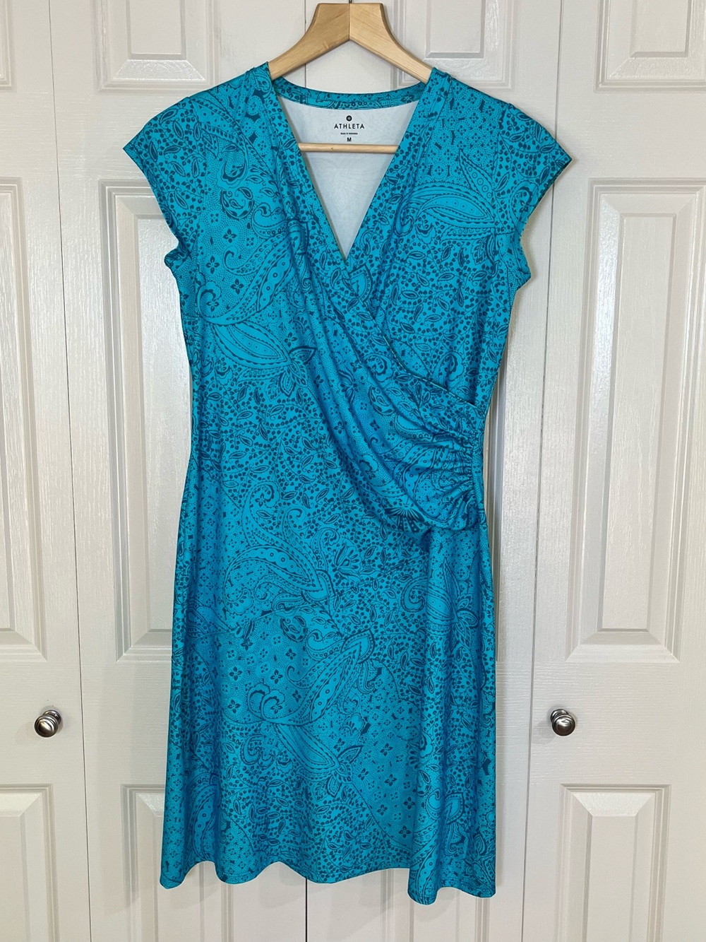 Athleta Nectar Teal Paisley Faux Wrap Ruched Stretch V-neck
Dress Womens Medium